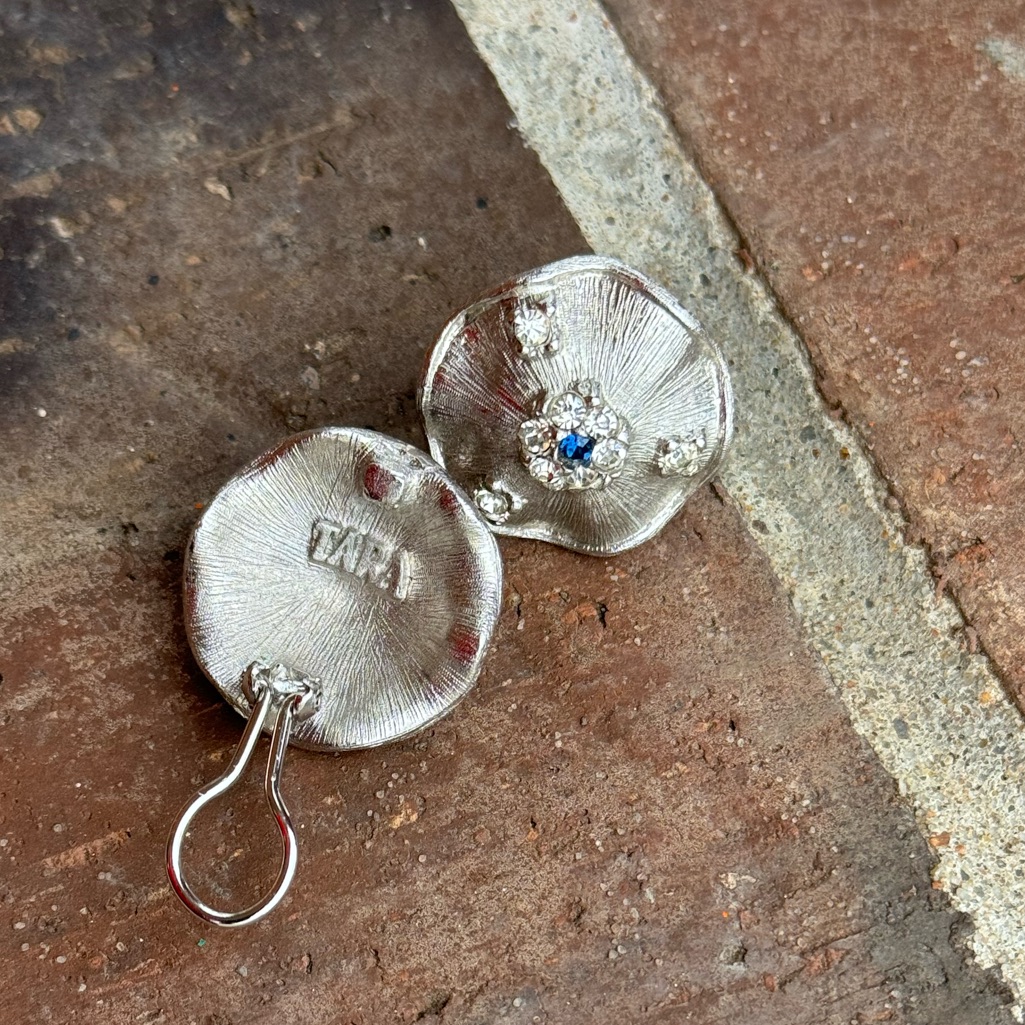 Vintage Signed Tara Rhinestone Clip Earring 12$